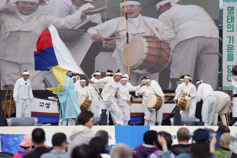 거진11리 해변에서 열리는 2026 고성명태축제 행사 안내